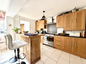 Kitchen Breakfast Room- click for photo gallery